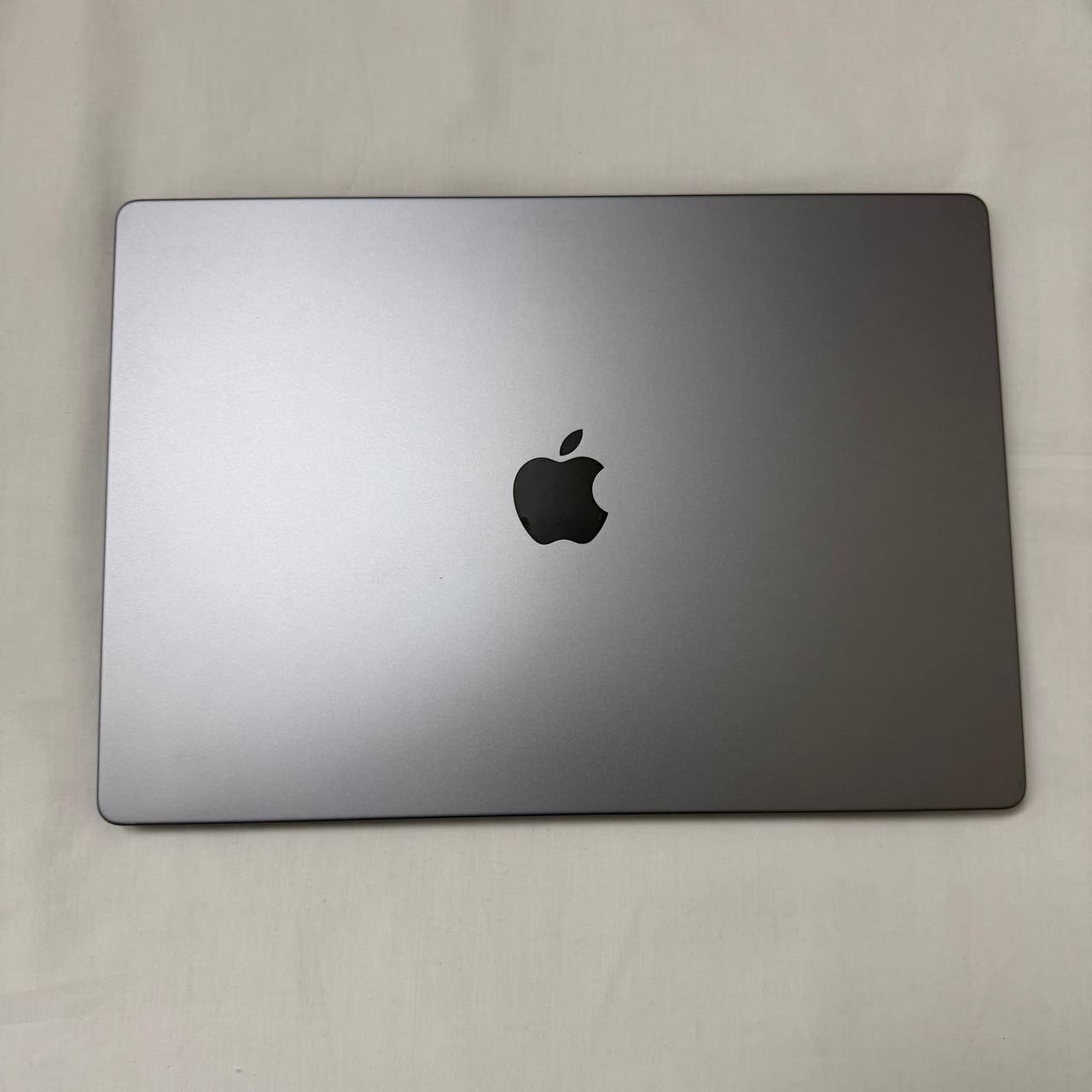 Certified Pre-owned MacBook Pro 16-inch | Apple M1 Pro chip | 512GB SSD - Space Grey view 6